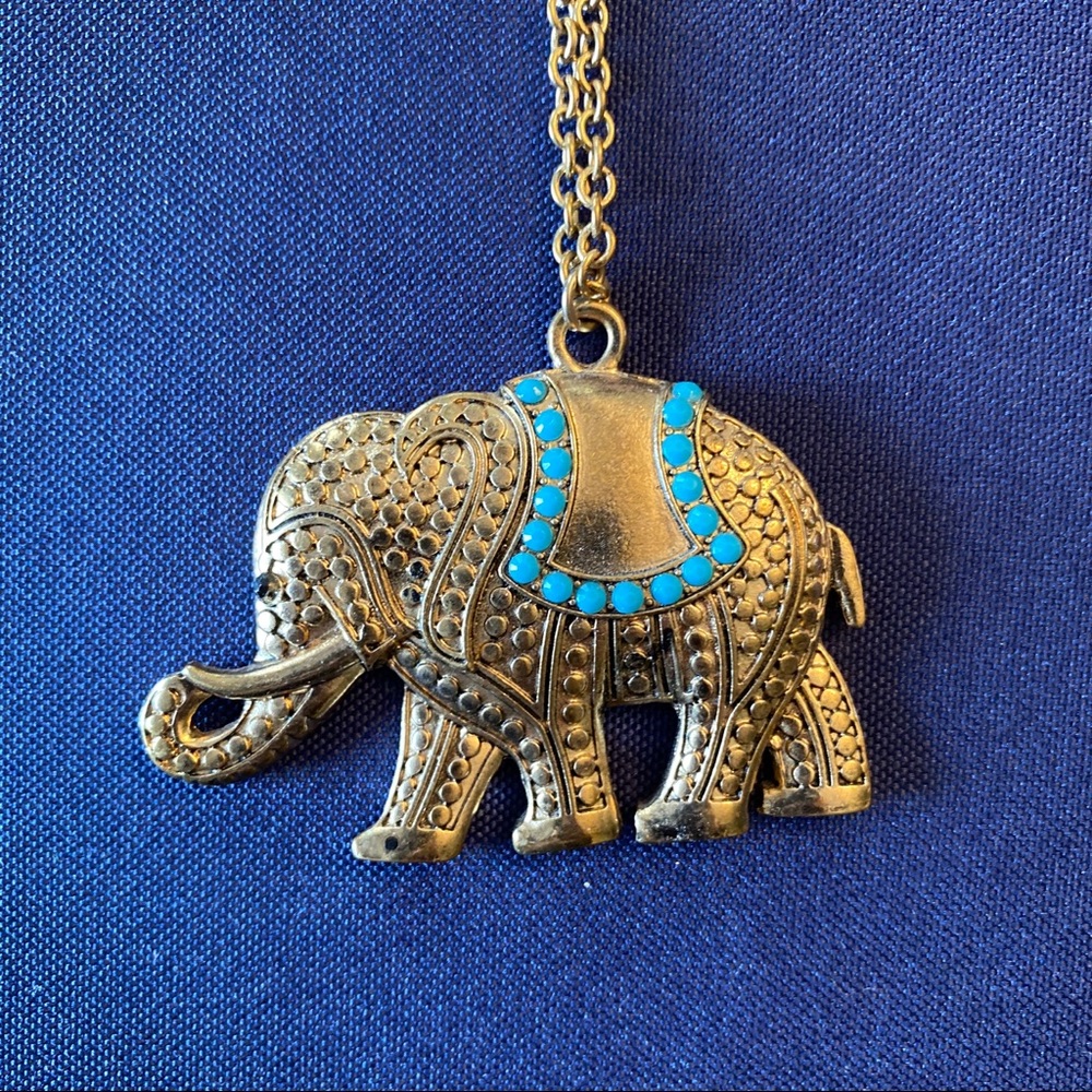 Elephant pendant necklace
